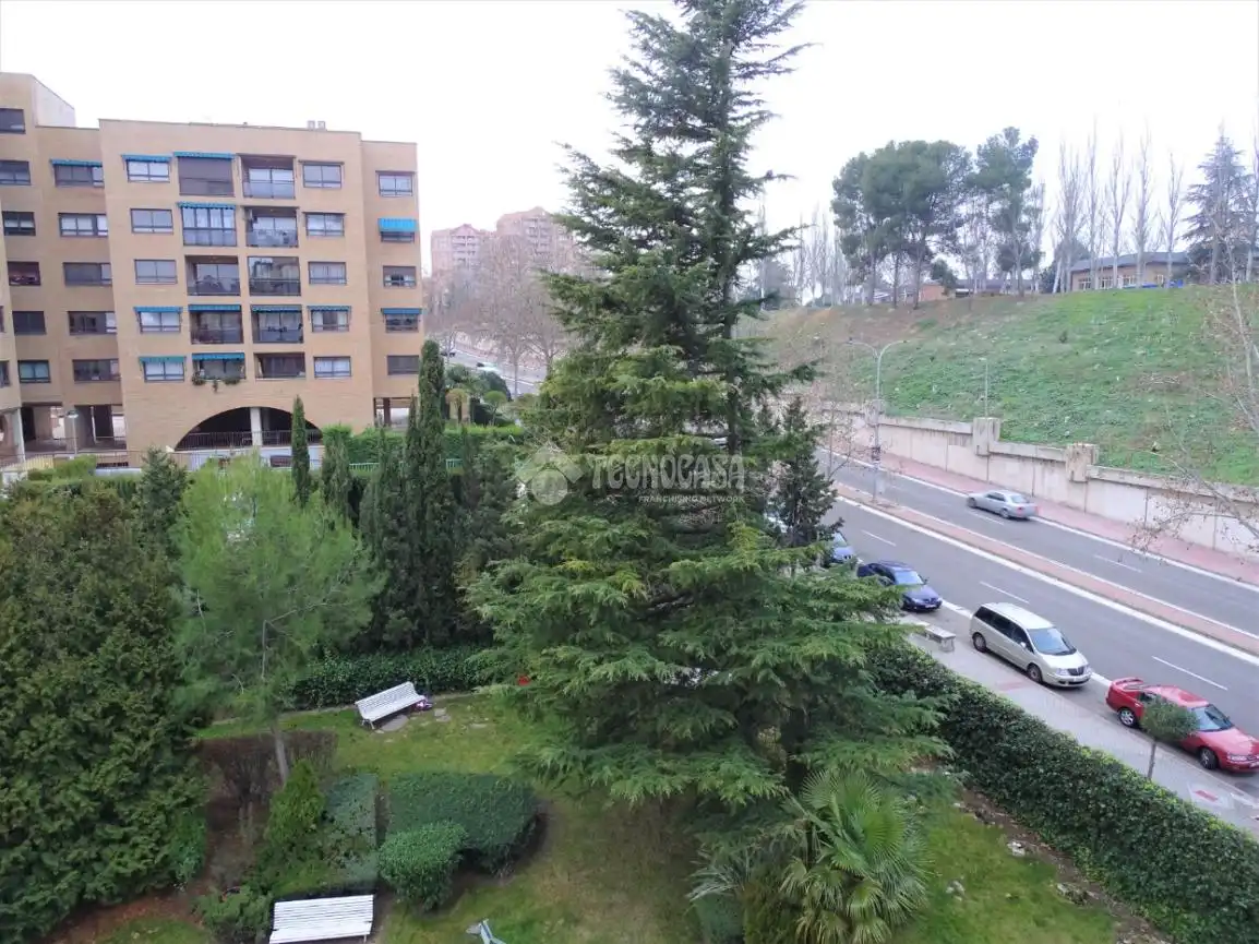 Vista exterior de Pis de lloguer en Valladolid amb Aire condicionat, Calefacció i Piscina comunitària