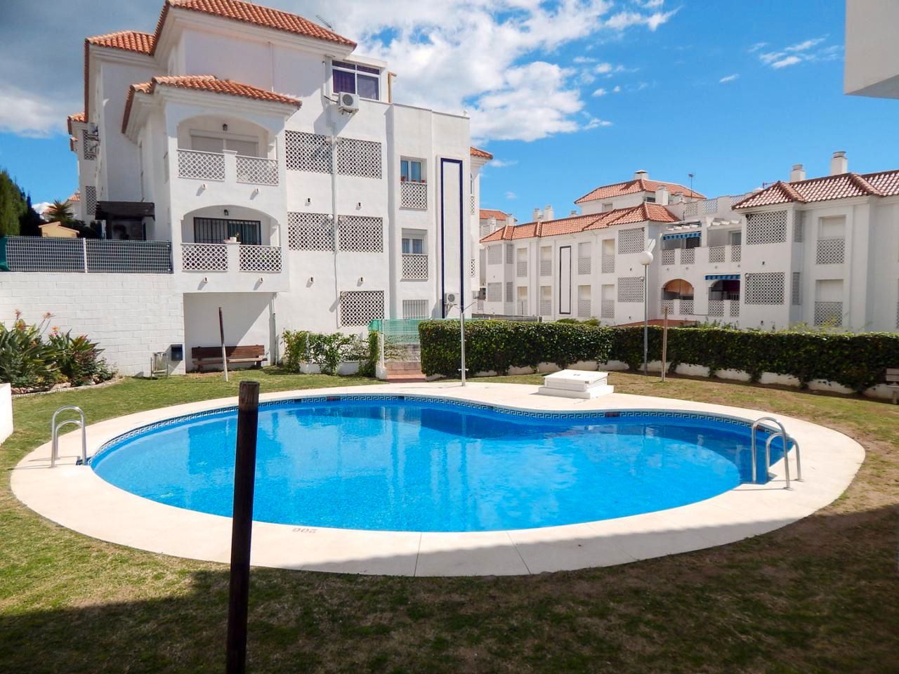 Piscina de Piso en venta en Torremolinos con Terraza, Trastero y Amueblado