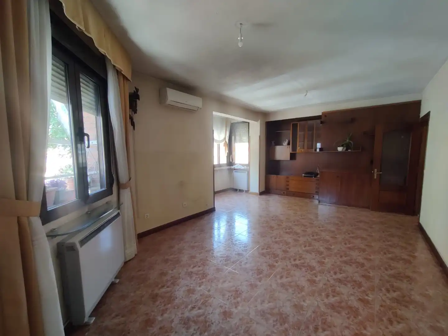 Living room of Flat for sale in Madrid  with Air Conditioner, Heating and Furnished
