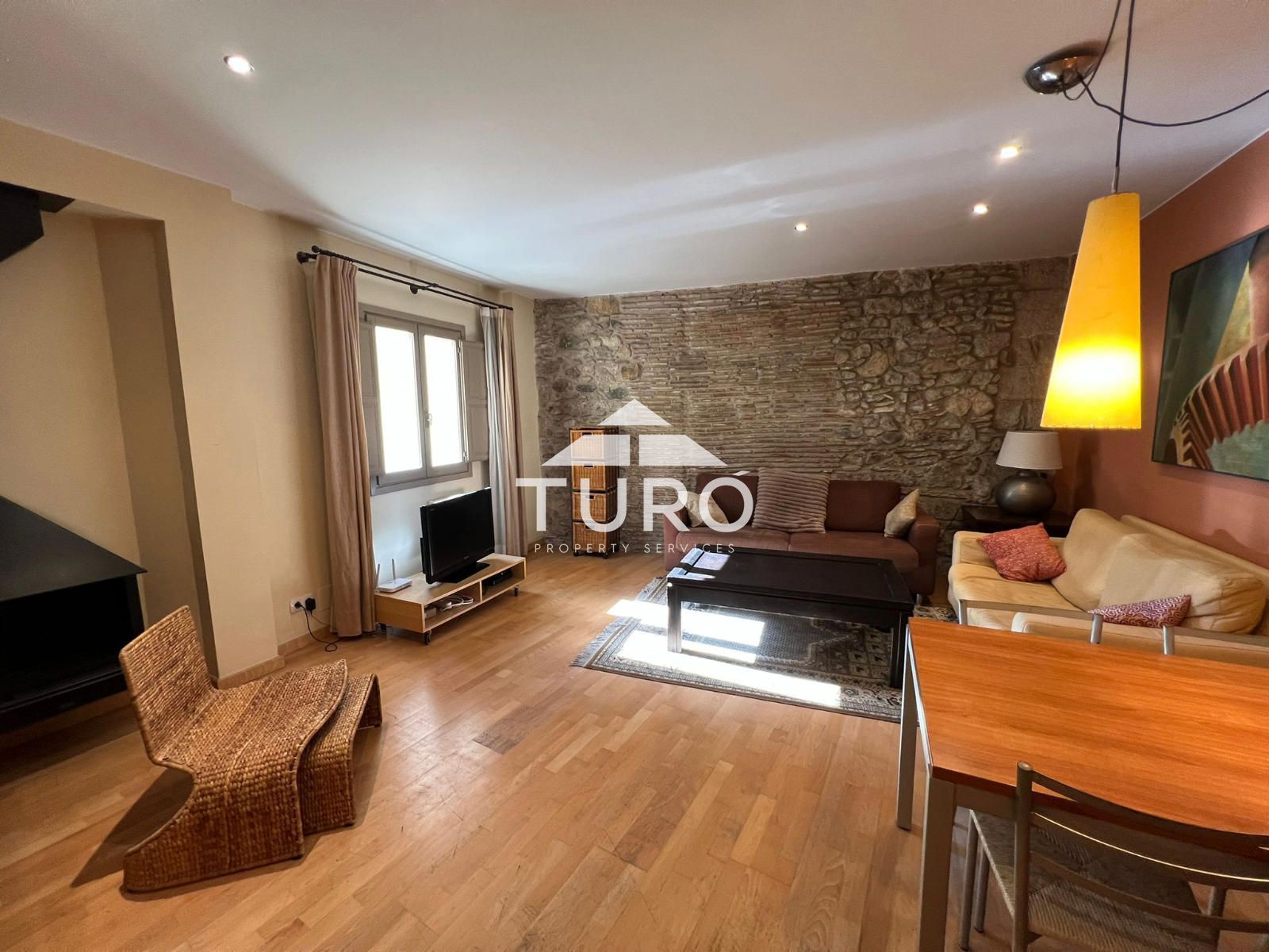 Living room of Attic to rent in Girona Capital  with Air Conditioner, Furnished and Oven