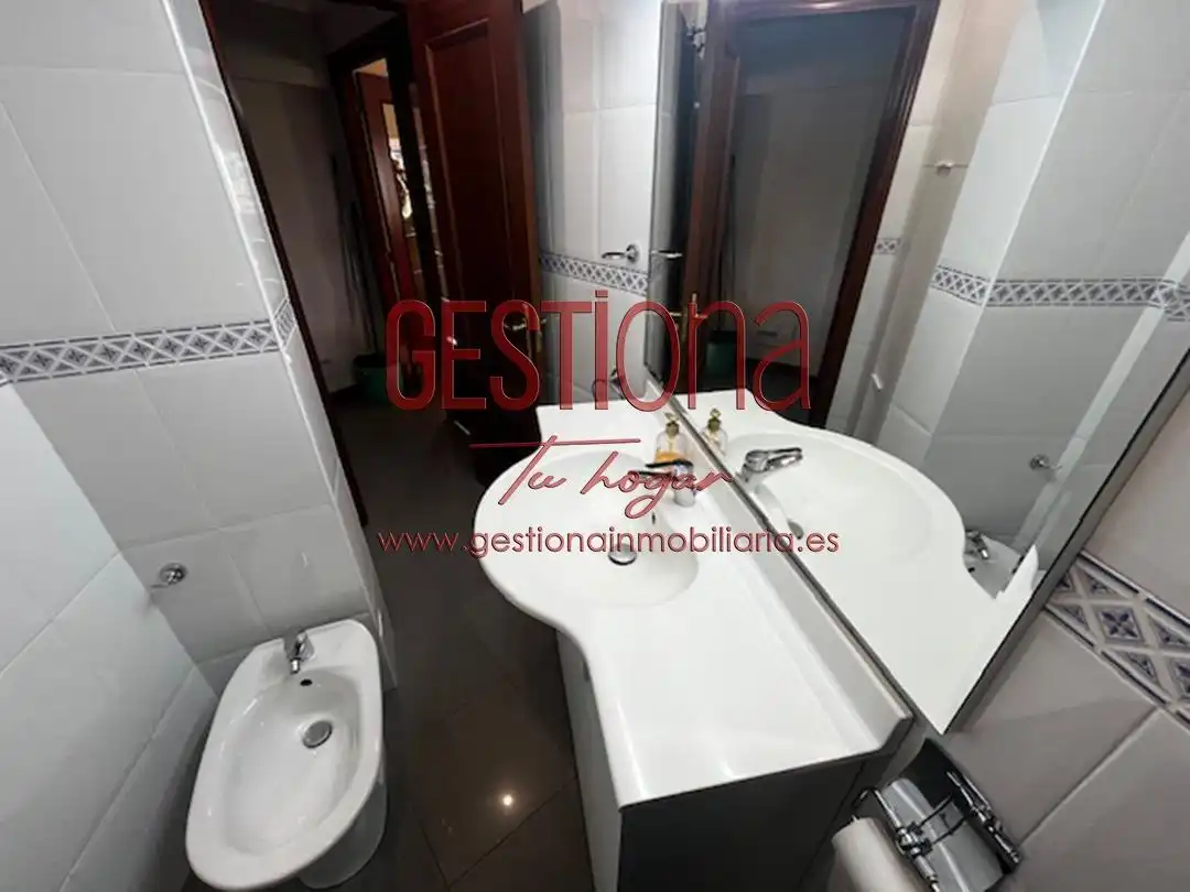 Baño de Apartamento en venta en Laredo