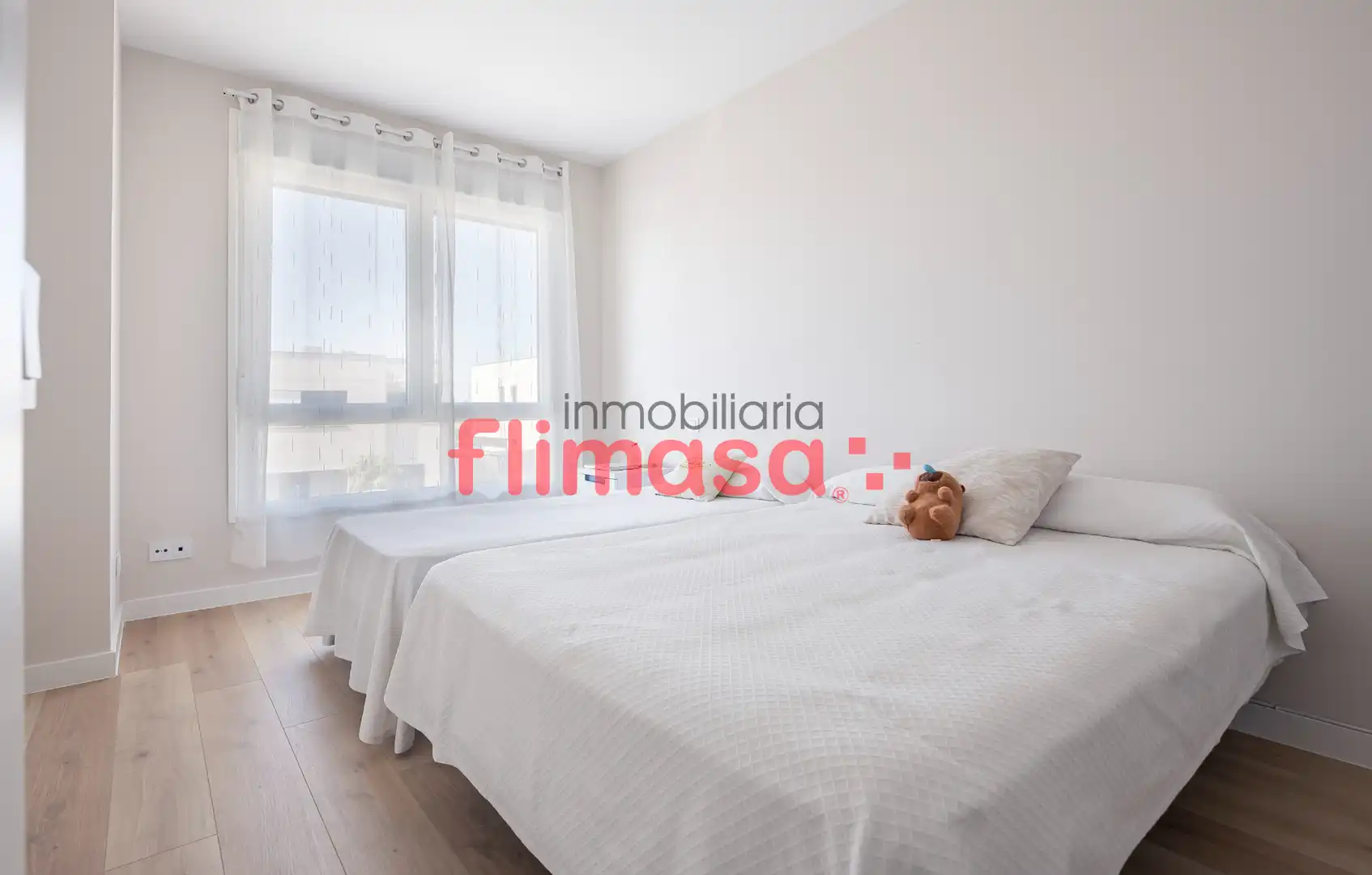 Habitación de Casa adosada en venta en Villaviciosa de Odón con Aire acondicionado, Calefacción y Jardín privado