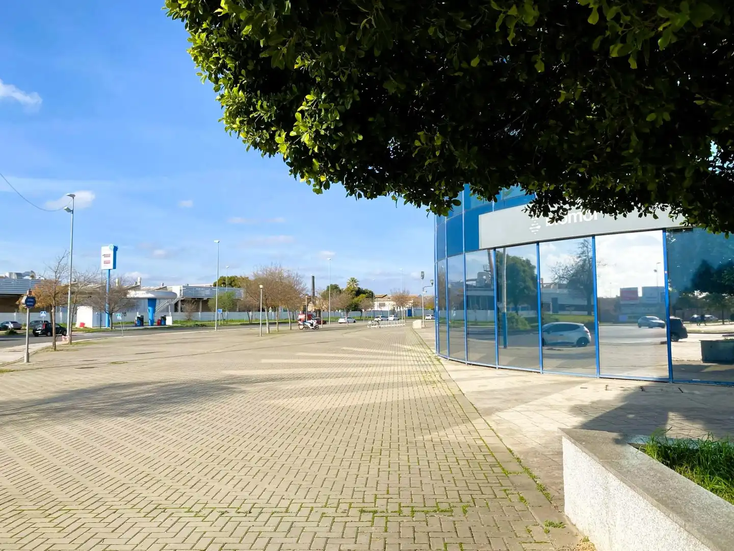 Vista exterior de Garatge en venda en Sevilla
