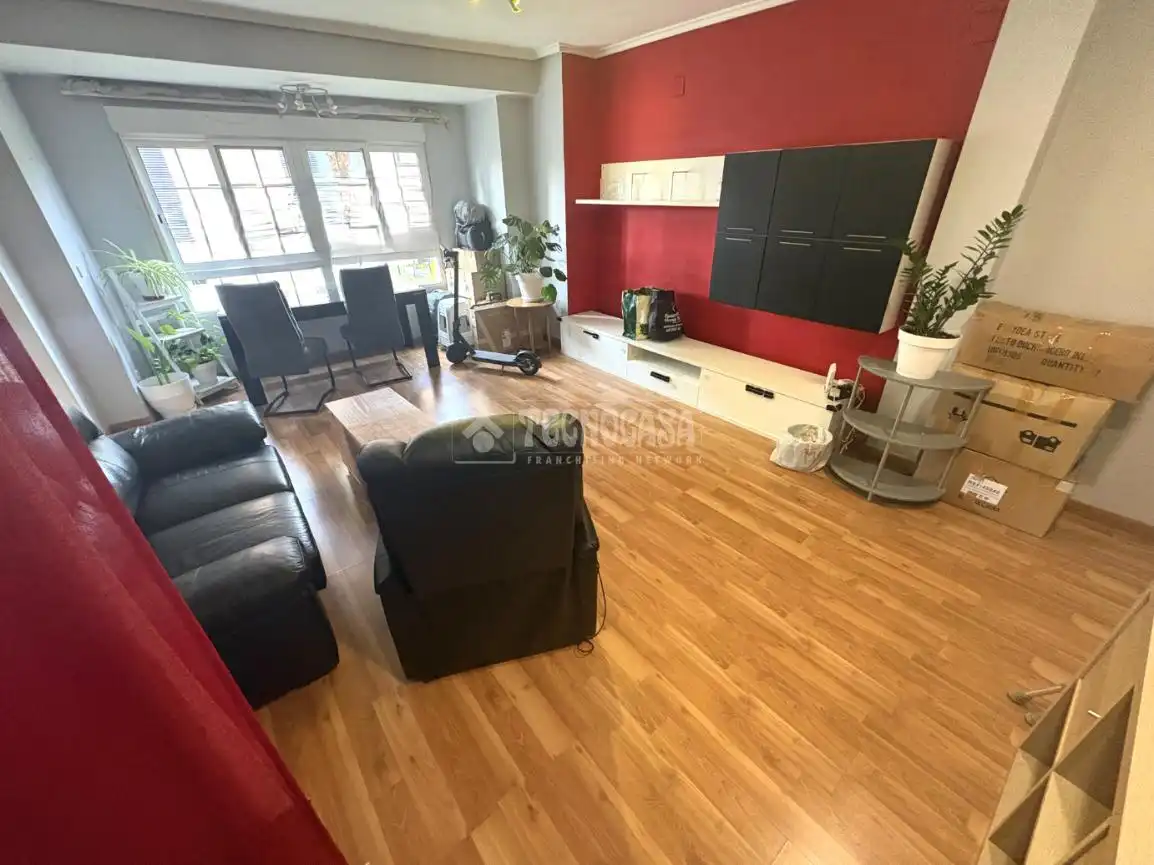 Sala d'estar de Pis en venda en Burjassot amb Parquet