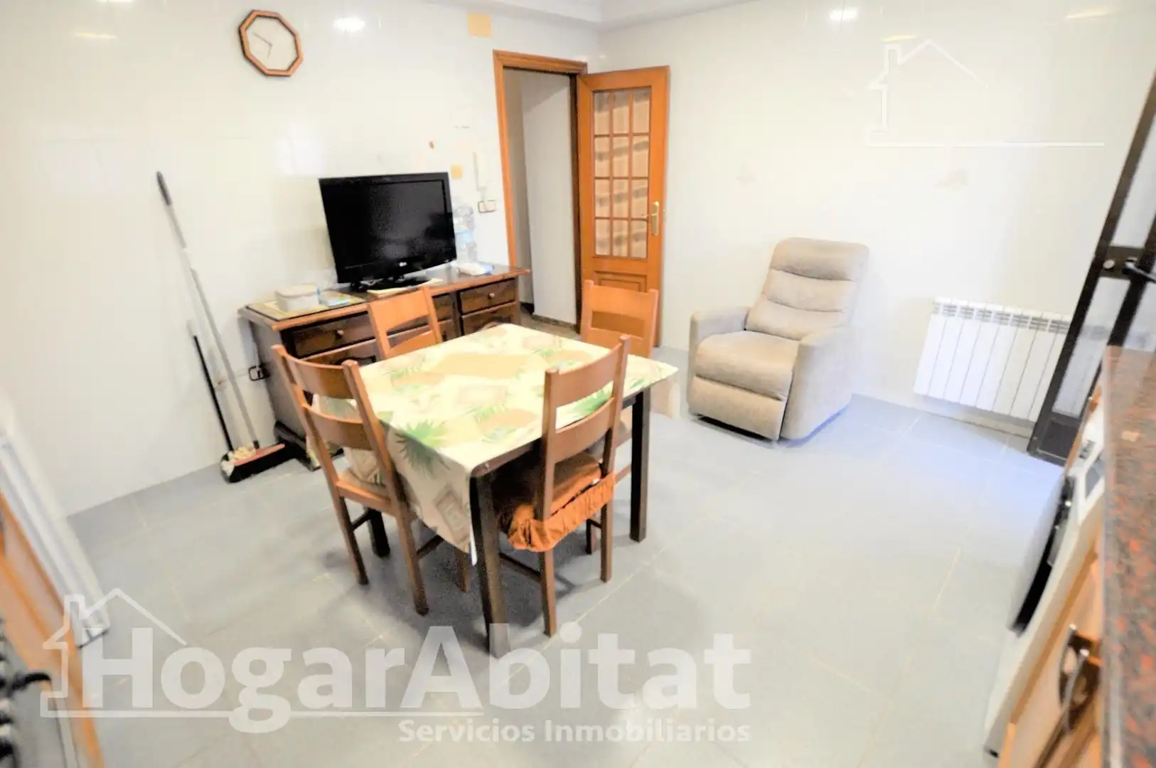 Sala d'estar de Casa o xalet en venda en La Pobla de Vallbona amb Terrassa i Traster