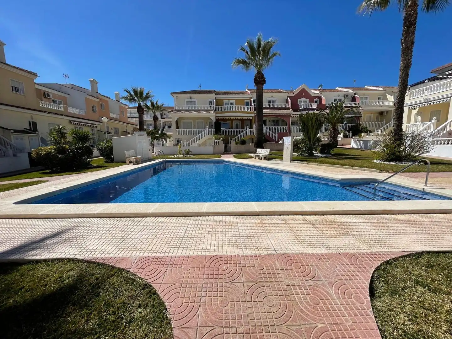 Piscina de Casa adosada en venda en Rojales amb Aire condicionat, Terrassa i Piscina