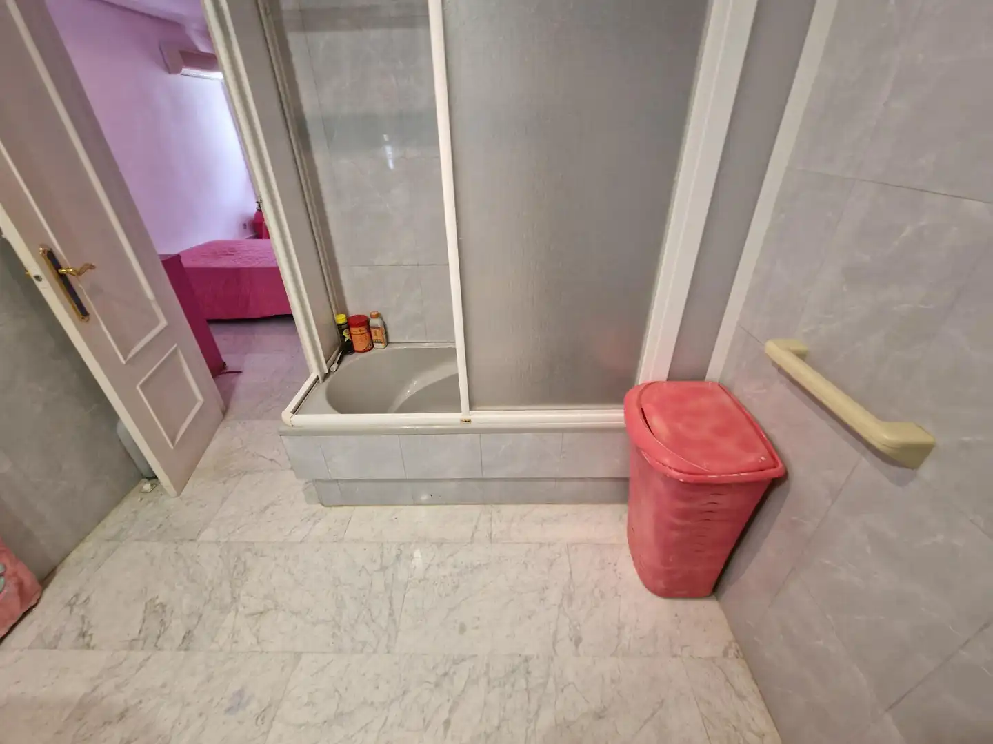 Badezimmer von Wohnung zur Miete in Águilas mit Balkon und Gemeinschaftspool