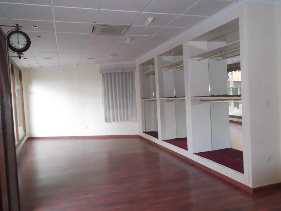 Local comercial de lloguer a Casco Antiguo, imagen 2
