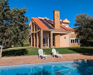 Exterior view of House or chalet for sale in Hoyo de Manzanares  with Air Conditioner, Heating and Private garden