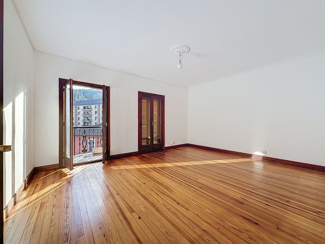 Dormitori de Pis en venda en Eskoriatza amb Terrassa i Balcó