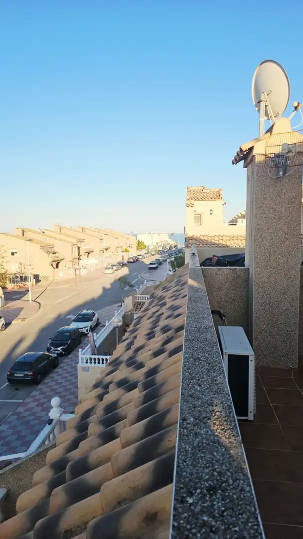 Vista exterior de Dúplex de alquiler en Santa Pola con Aire acondicionado, Calefacción y Terraza