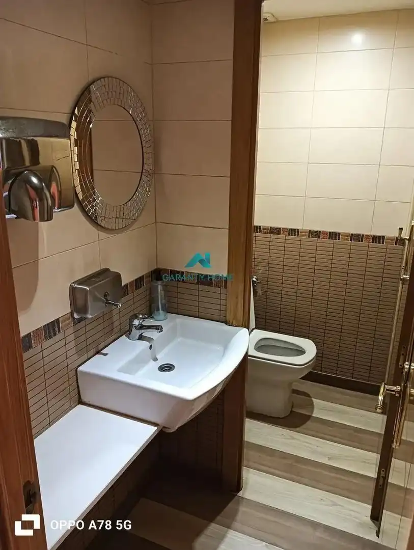 Bany de Local de lloguer en Alcorcón amb Aire condicionat i Moblat