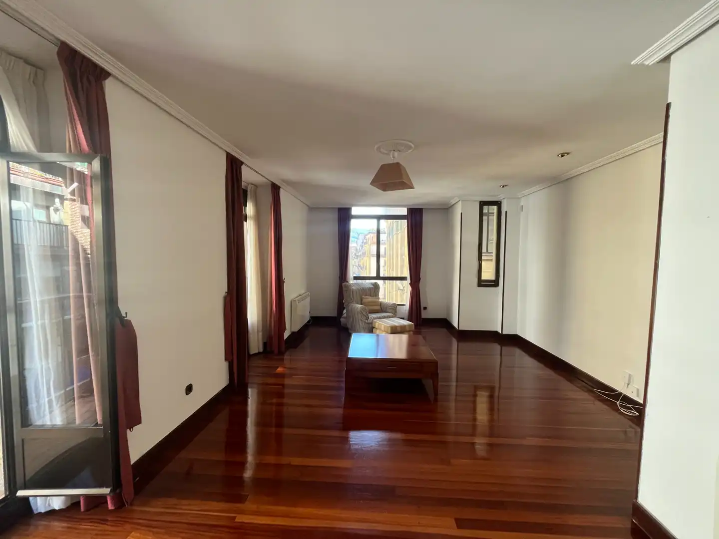 Vista exterior de Pis en venda en Donostia - San Sebastián  amb Calefacció, Parquet i Forn