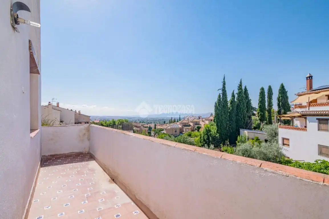 Terrassa de Casa adosada en venda en La Zubia amb Terrassa i Piscina comunitària