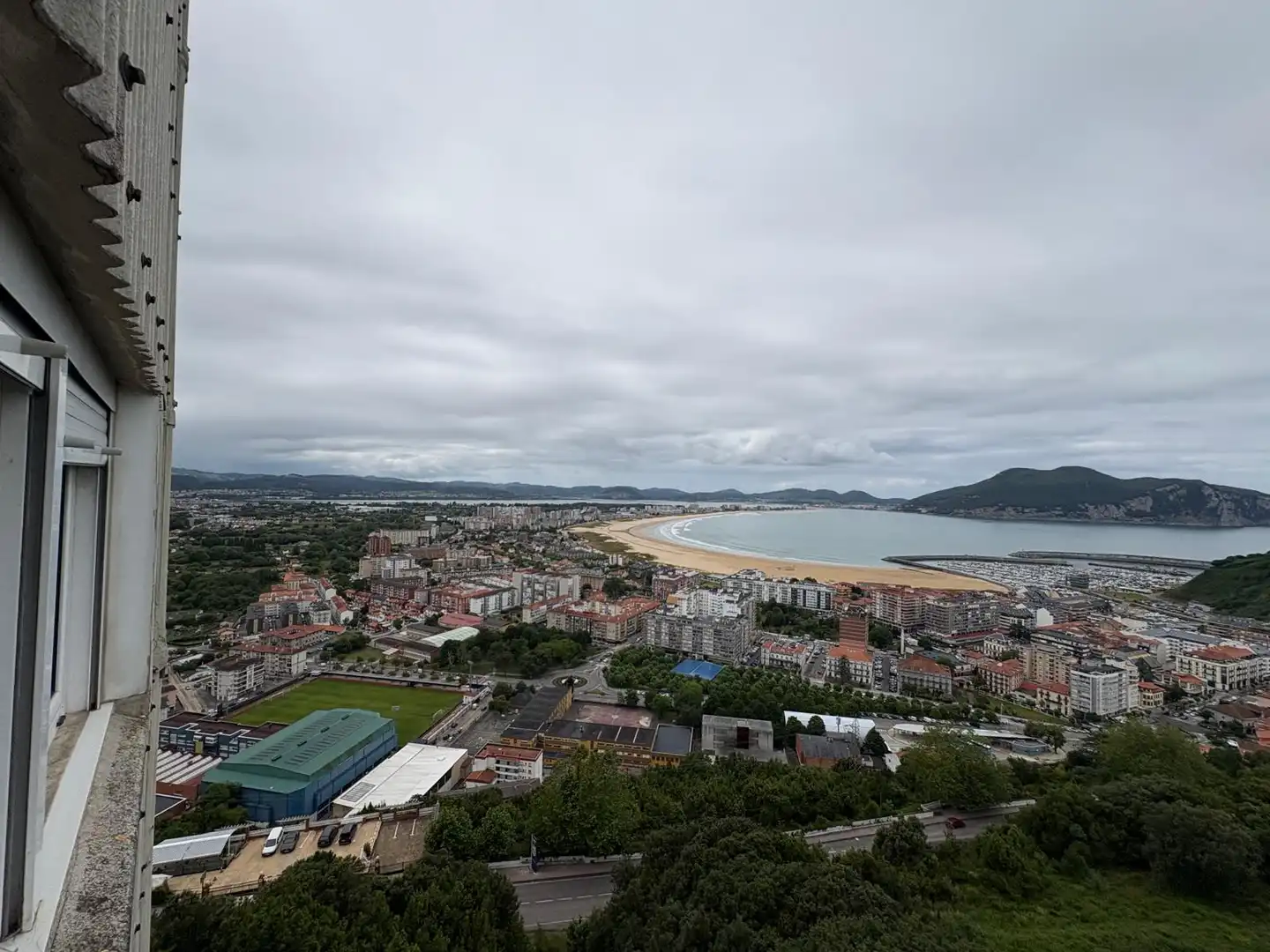 Vista exterior de Piso de alquiler en Laredo con Amueblado