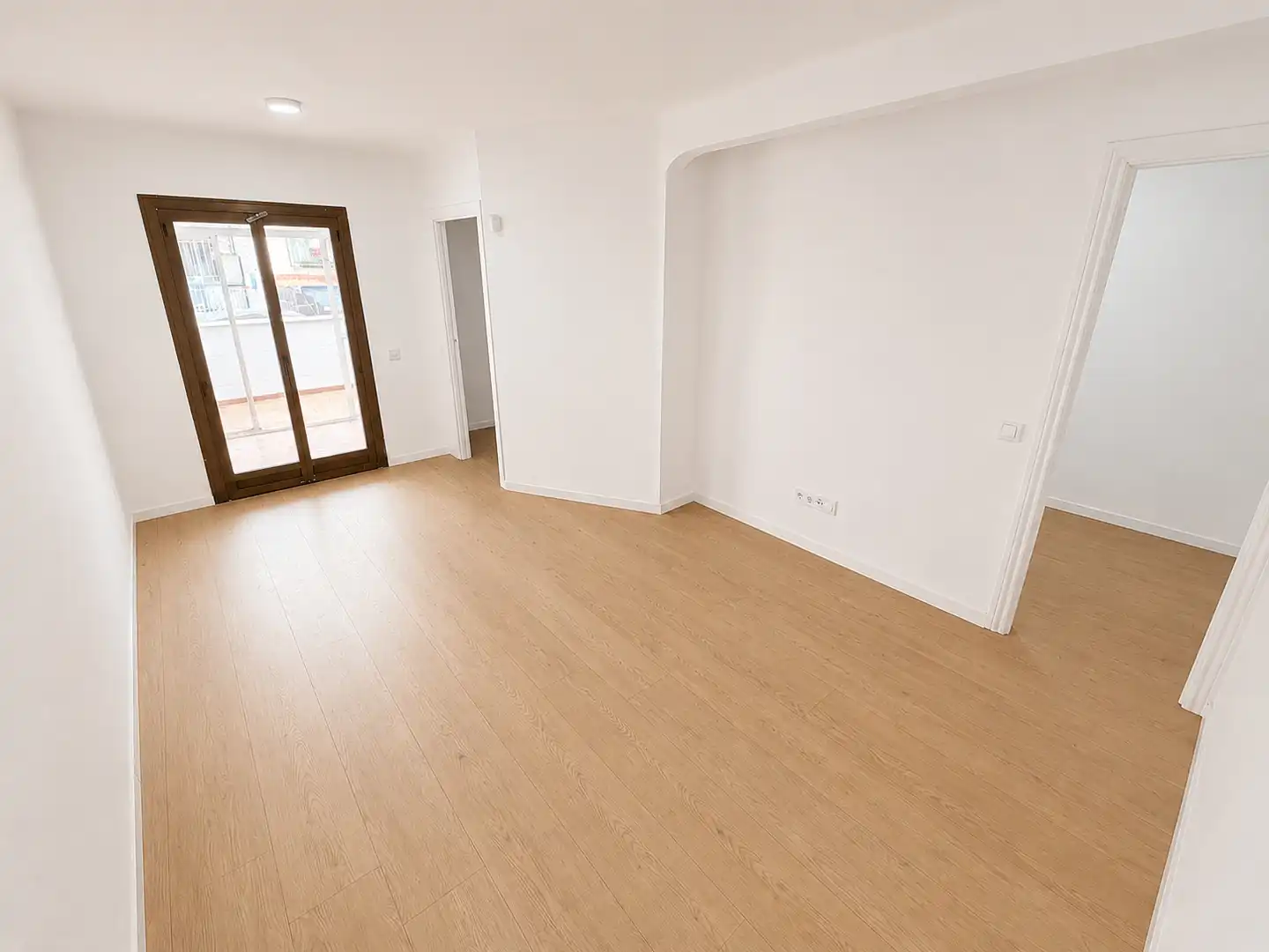 Sala d'estar de Pis en venda en Santa Coloma de Gramenet amb Parquet i Terrassa