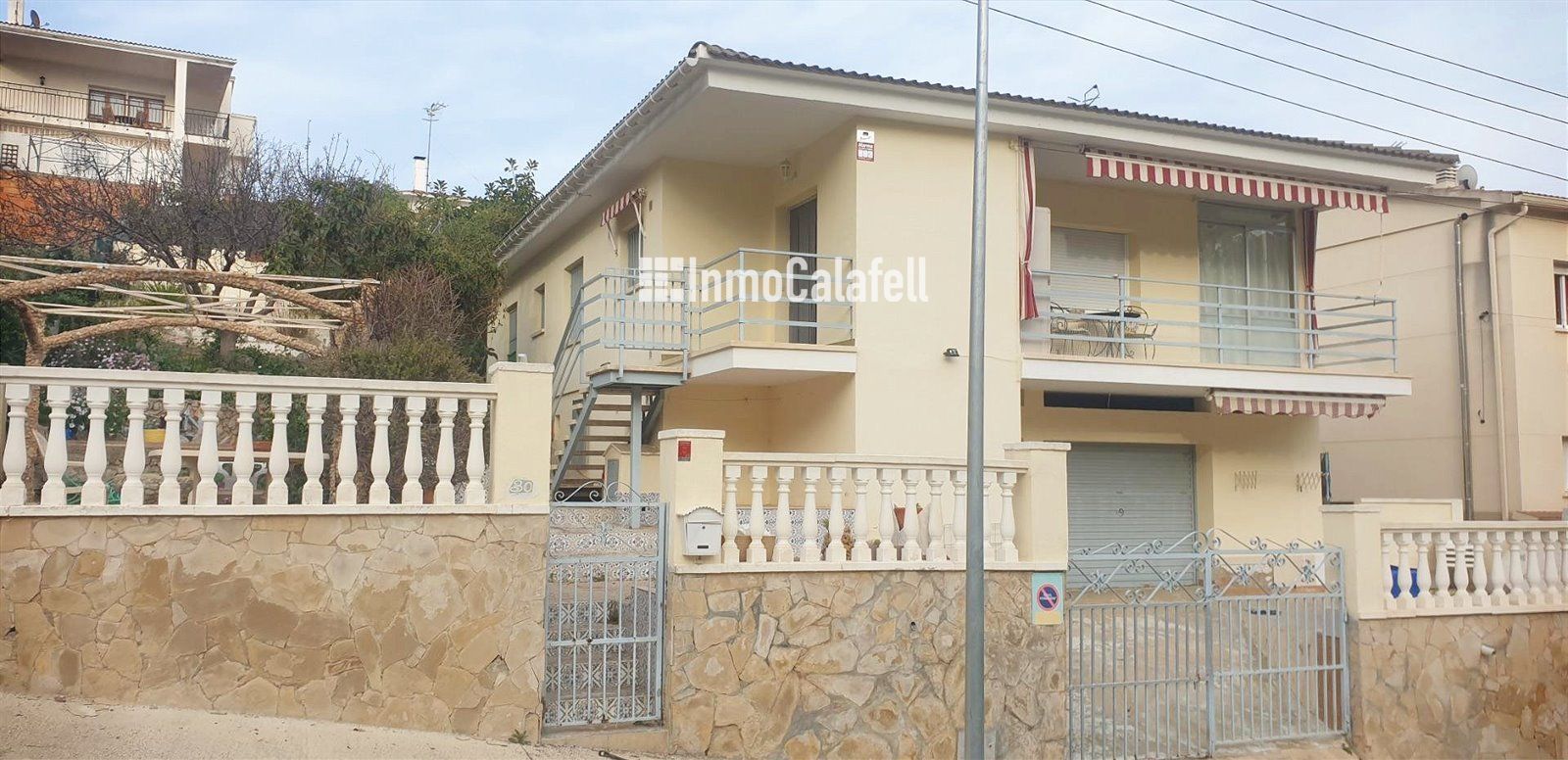 Vista exterior de Casa o xalet en venda en Calafell amb Aire condicionat, Calefacció i Jardí privat