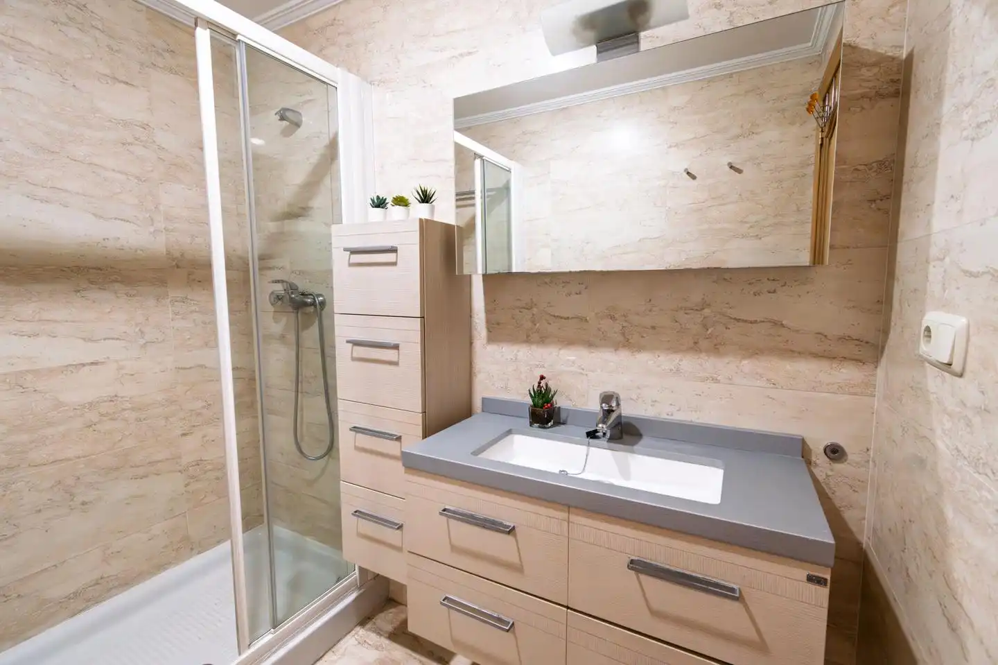 Flat for sale in Felisa Munárriz, Milagrosa