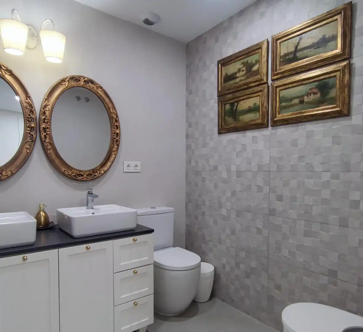 Baño de Piso de alquiler en Almería con Aire acondicionado, Calefacción y Jardín privado