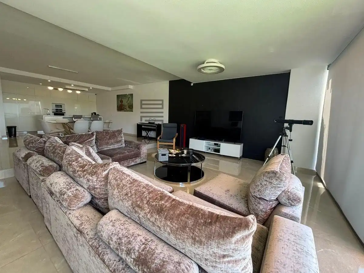 Sala de estar de Casa adosada en venta en Marbella con Aire acondicionado, Terraza y Trastero
