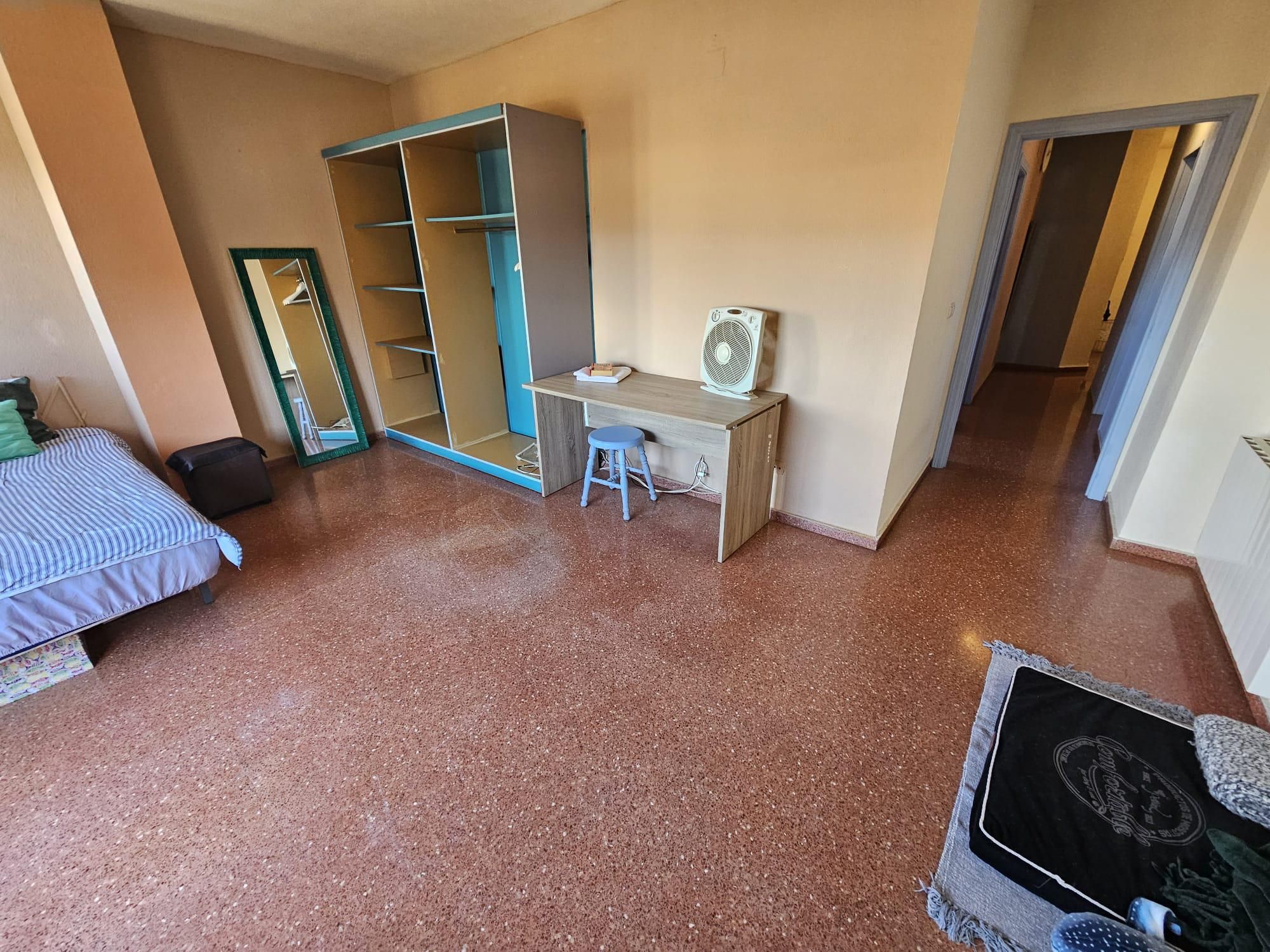 Dormitori de Apartament en venda en Elda amb Calefacció i Balcó