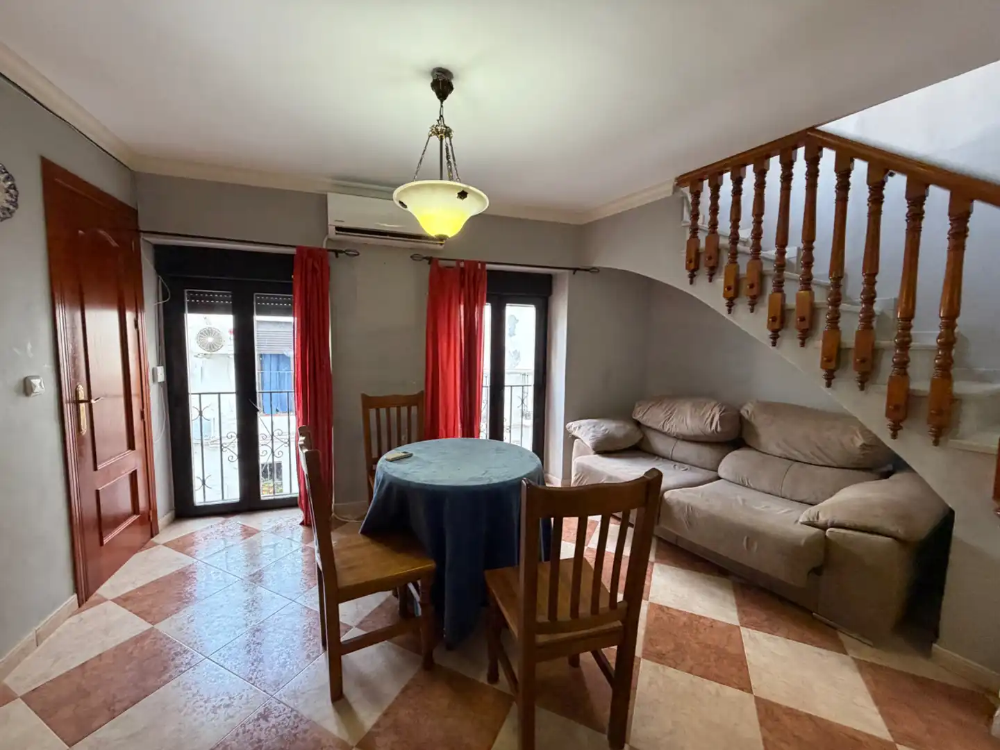 Sala d'estar de Casa adosada en venda en Álora amb Aire condicionat, Terrassa i Moblat