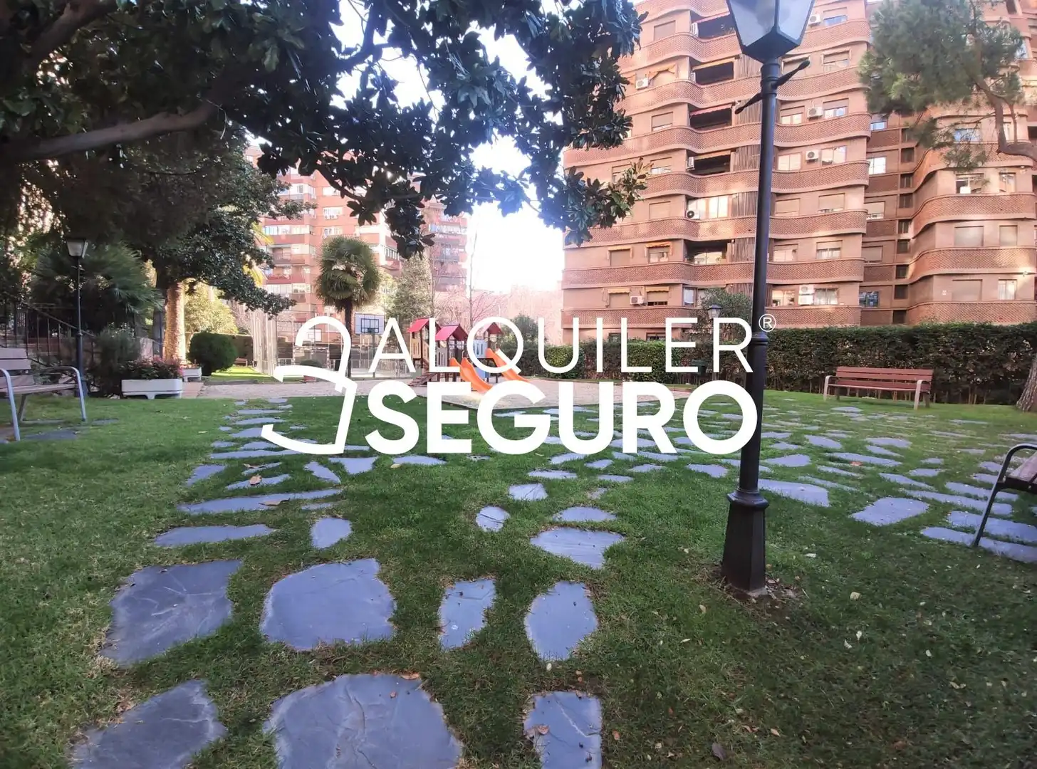 Vista exterior de Piso de alquiler en Madrid con Aire acondicionado, Calefacción y Piscina