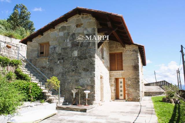 Casa-chalet en Venta en Beluso, Playa Ruibó. en Bueu