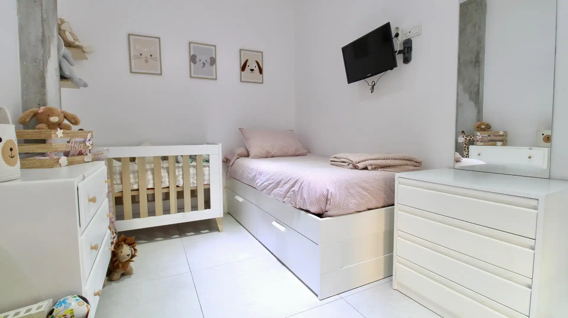Habitación de Casa adosada en venta en Armilla con Aire acondicionado, Calefacción y Jardín privado