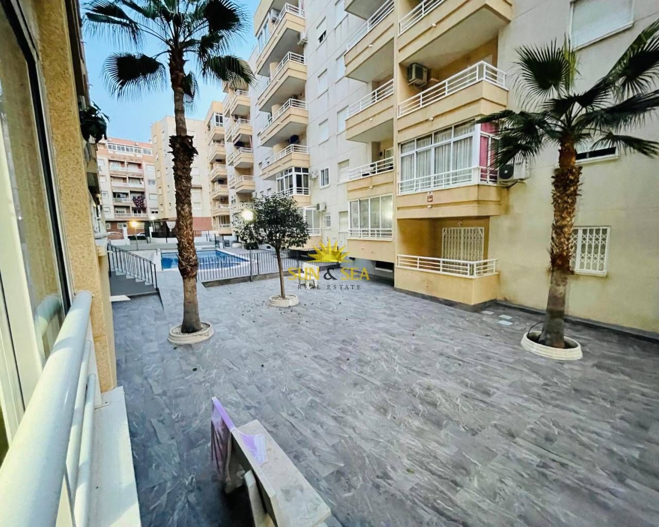 Vista exterior de Apartament de lloguer en Torrevieja amb Aire condicionat, Calefacció i Piscina