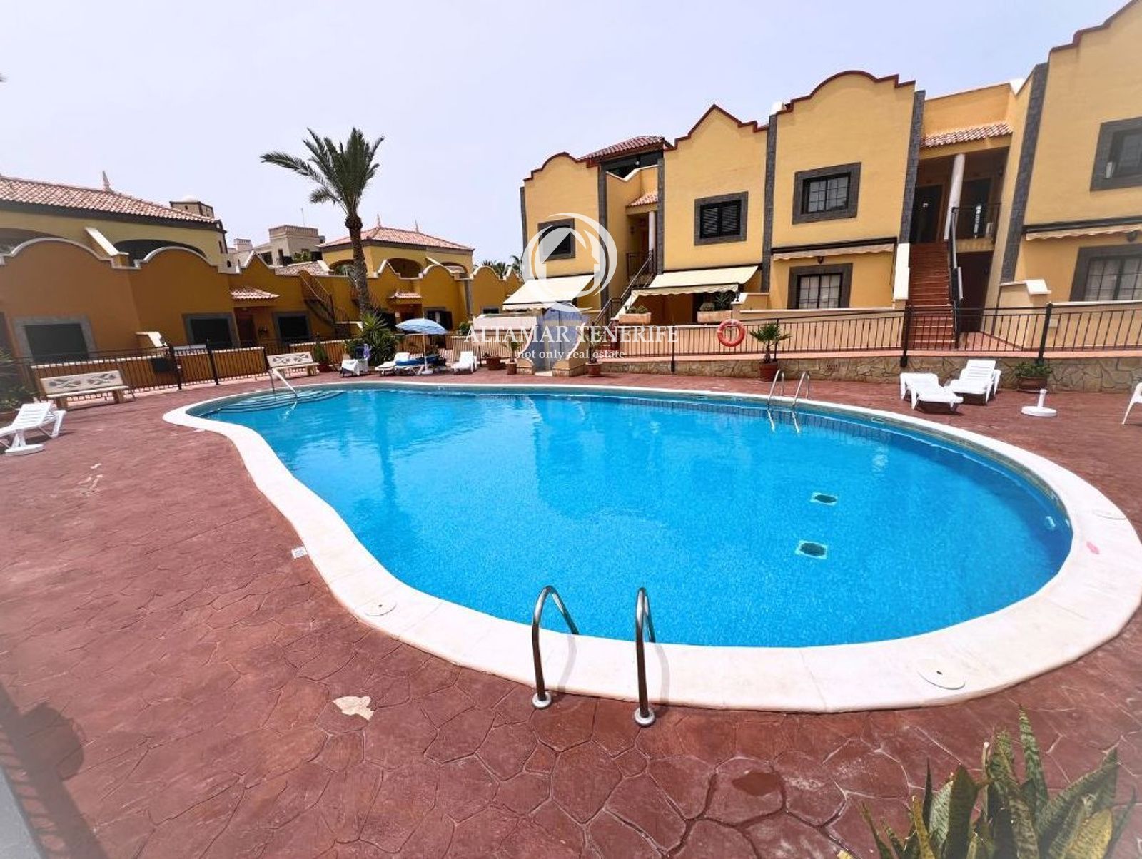 Vista exterior de Apartamento en venta en Adeje con Terraza, Piscina y Amueblado