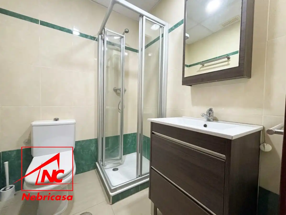 Badezimmer von Wohnung zur Miete in Rota mit Klimaanlage, Terrasse und Schwimmbad