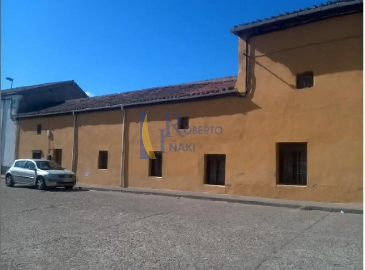 Vista exterior de Casa o chalet en venta en San Millán de los Caballeros con Jardín privado