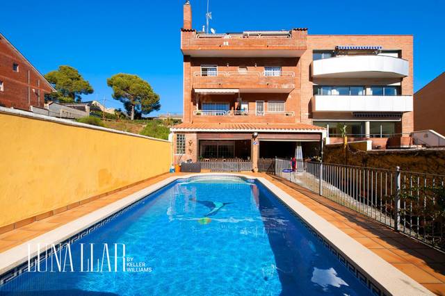 Casa-chalet en Venta en Bruguers