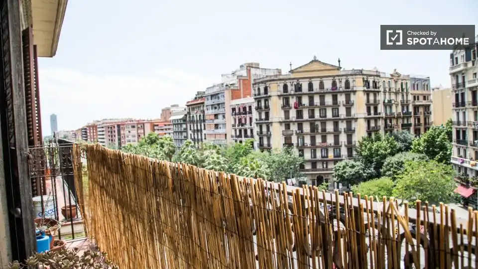Vista exterior de Pis per a compartir en Barcelona amb Aire condicionat, Calefacció i Terrassa