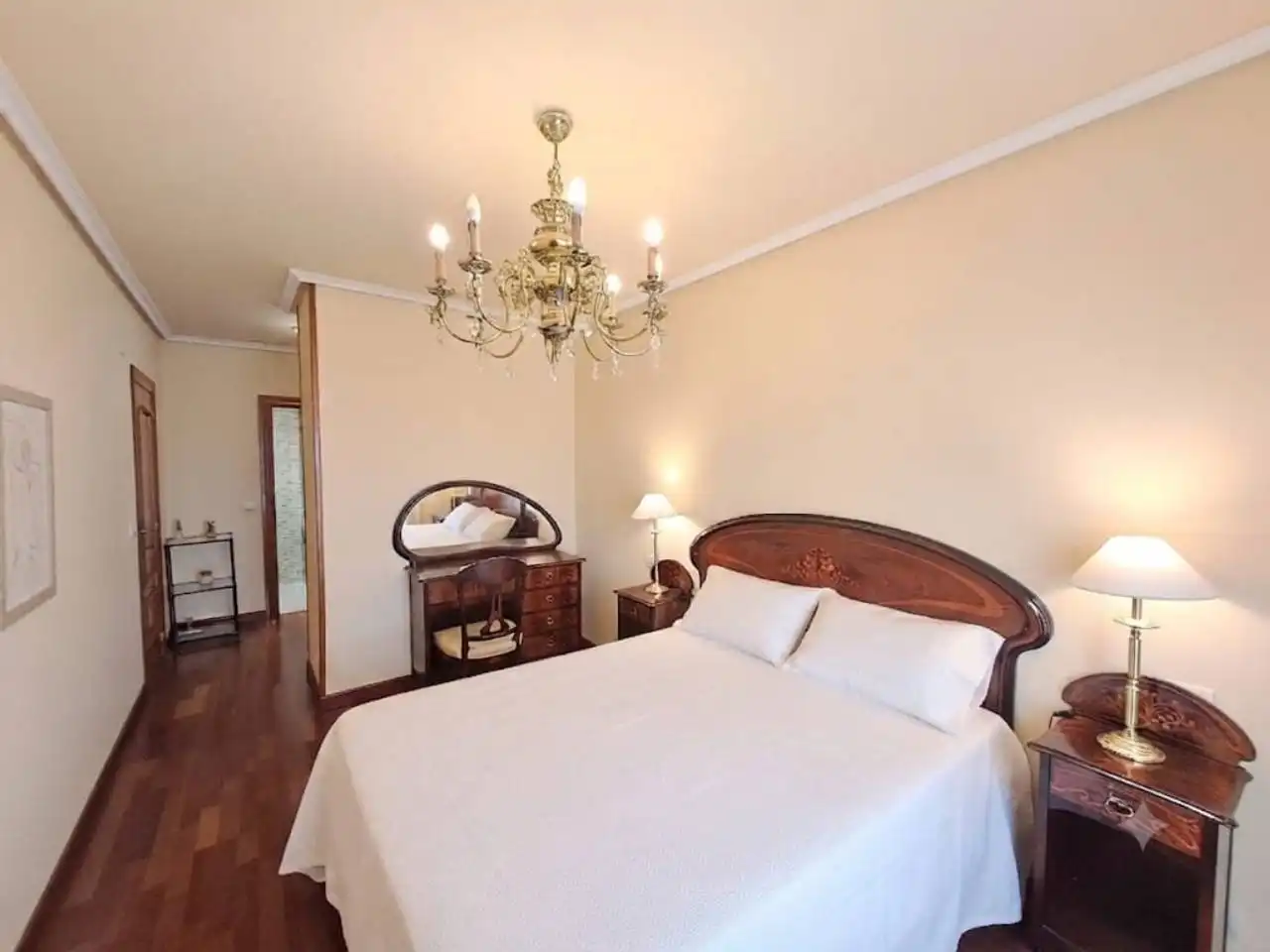 Flat for sale in Calle Sahagún, Universidad - Las Huelgas