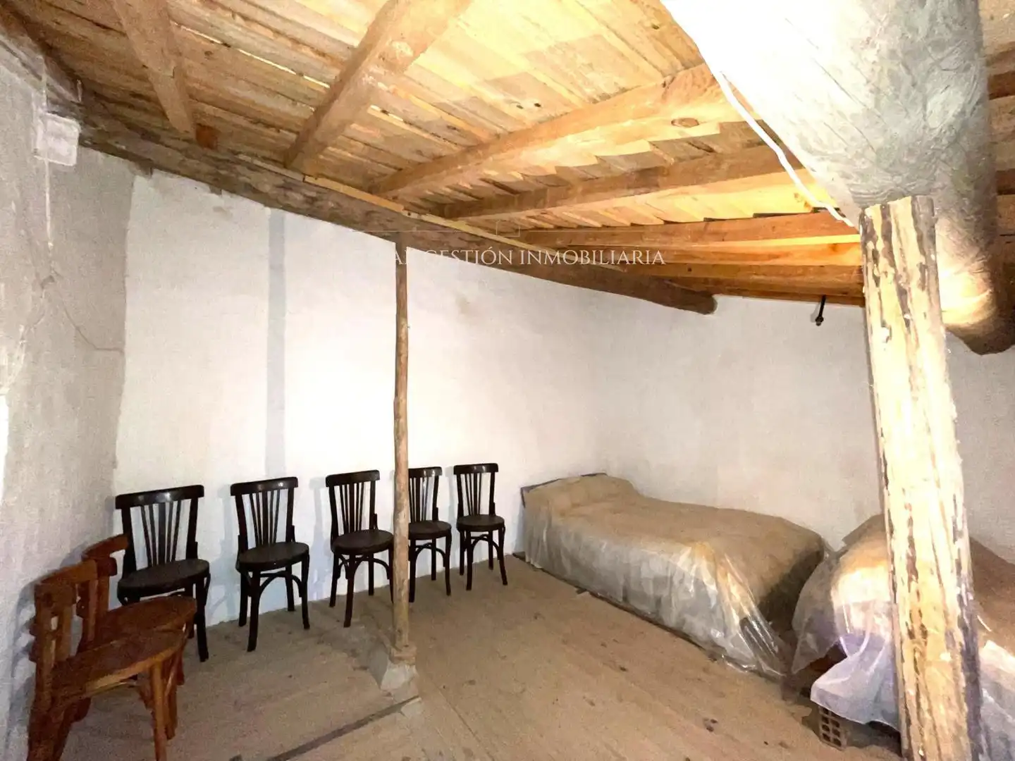 Casa o xalet en venda en San Pedro de Rozados amb Calefacció, Traster i Moblat