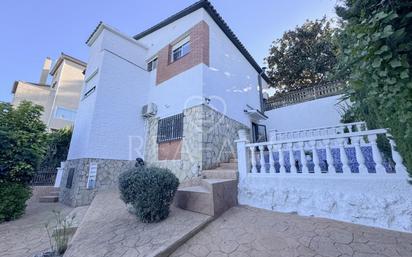 Vista exterior de Casa o xalet en venda en Vallirana amb Aire condicionat, Terrassa i Piscina