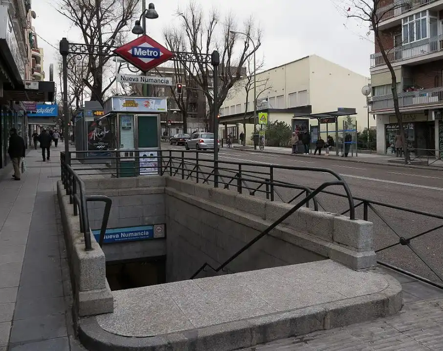 Außenansicht von Gebäude zum Verkauf in Madrid