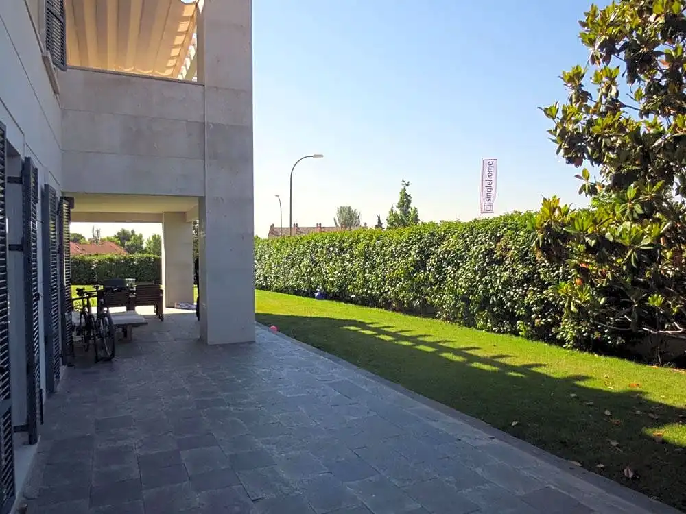 Terraza de Planta baja de alquiler en Madrid con Aire acondicionado, Calefacción y Jardín privado