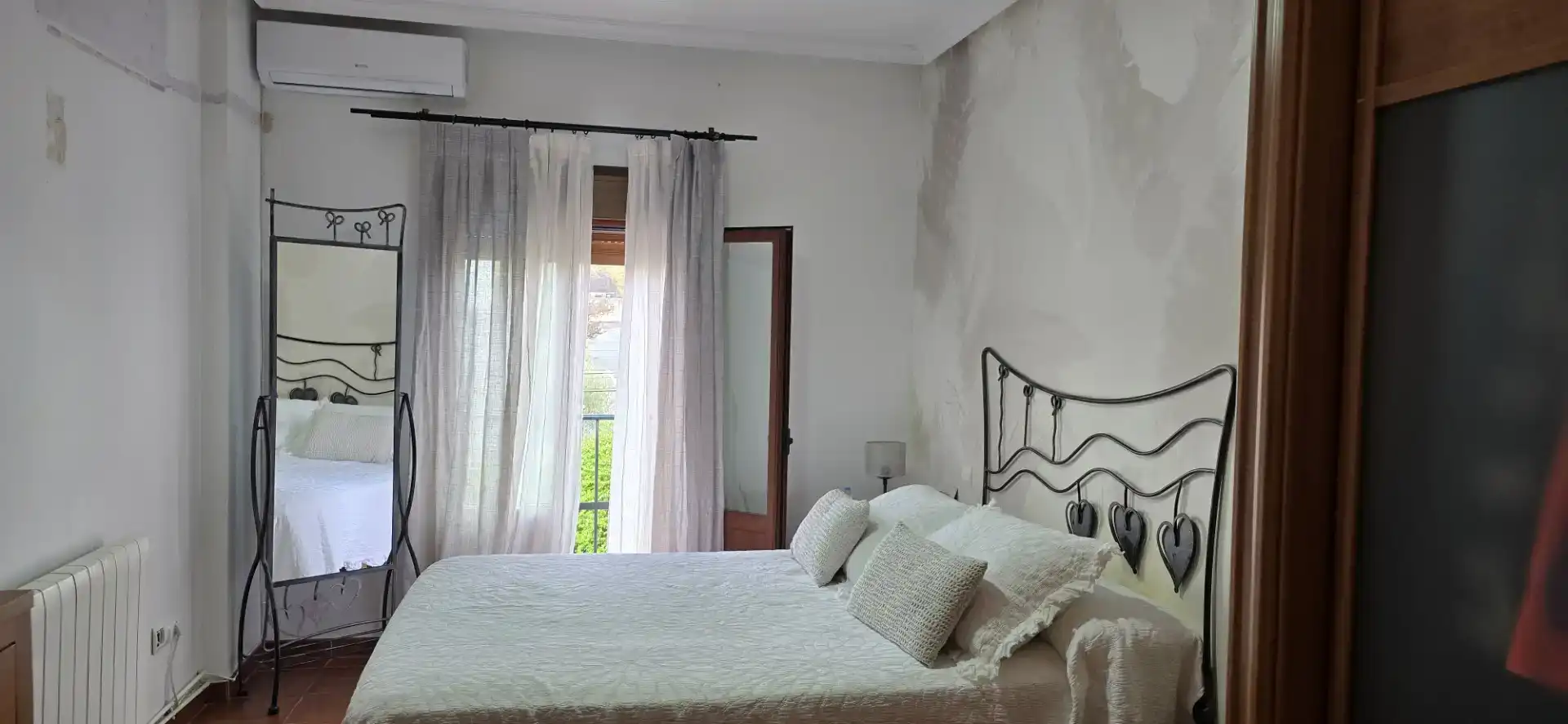 Dormitori de Casa adosada en venda en Almodóvar del Campo amb Aire condicionat, Piscina i Balcó