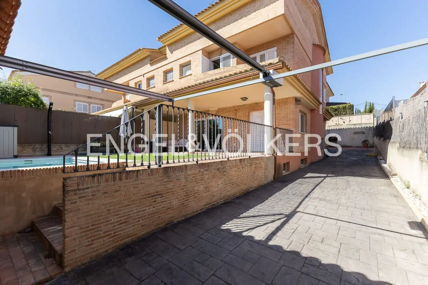 Vista exterior de Casa o xalet de lloguer en Torrent amb Aire condicionat, Calefacció i Jardí privat