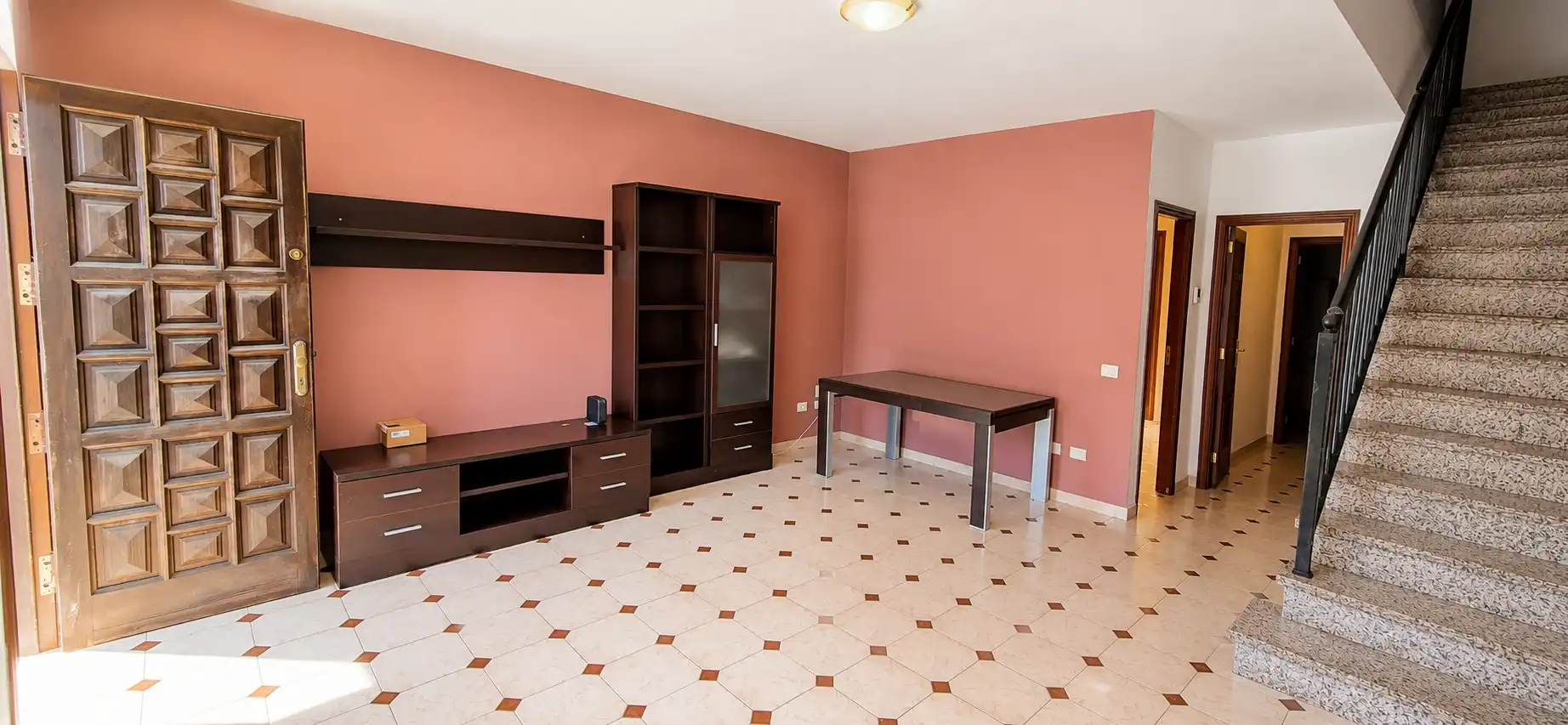 Sala d'estar de Casa adosada en venda en San Cristóbal de la Laguna amb Balcó i Alarma