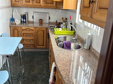 Casa amb balcó en venda a Rute