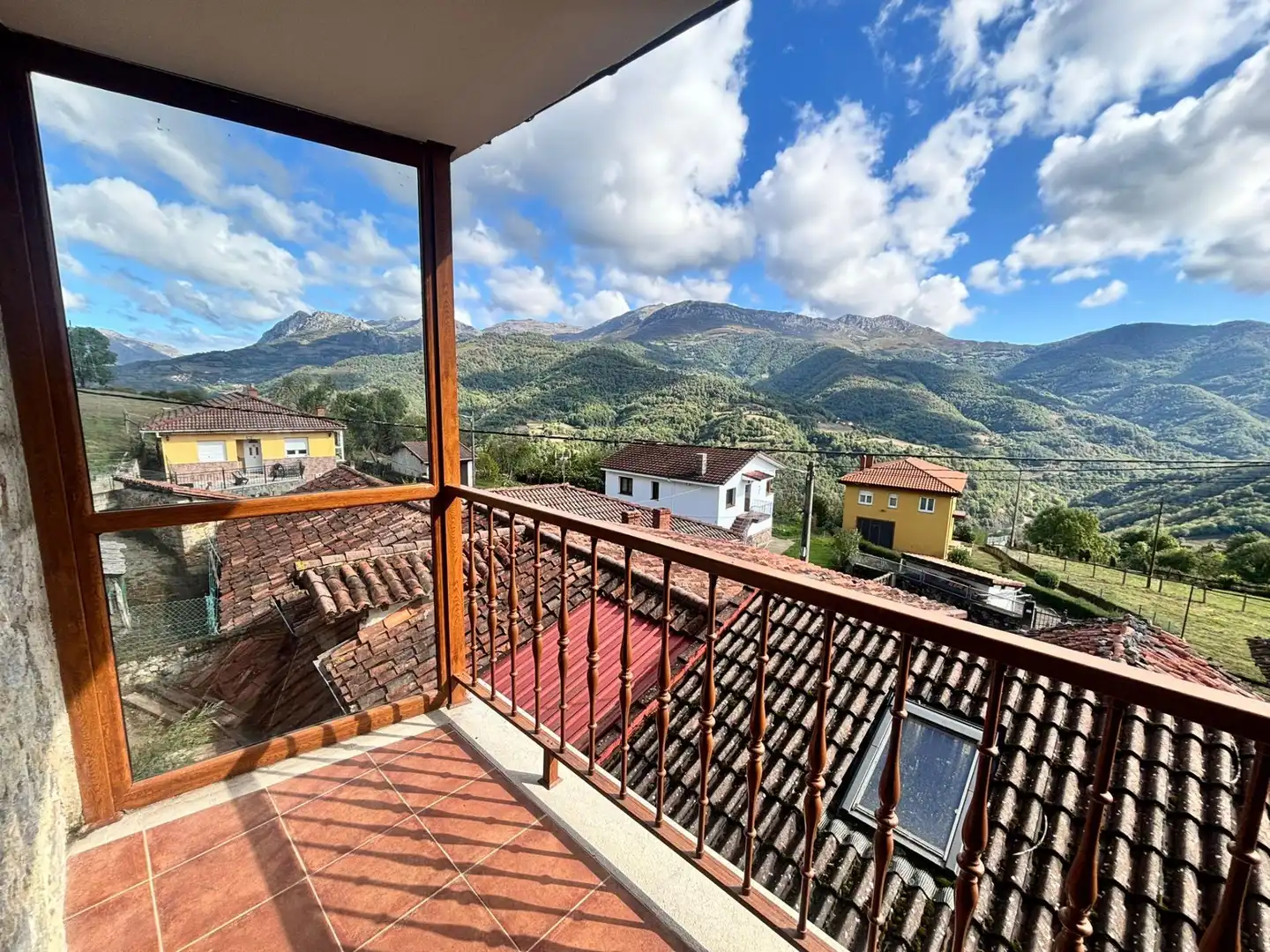 Vista exterior de Casa o chalet en venta en Quirós con Jardín privado, Parquet y Terraza