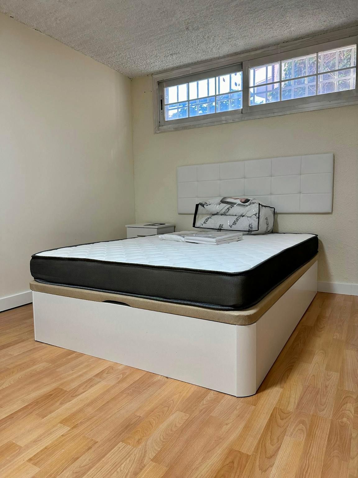 Schlafzimmer von Haus oder Chalet zur Miete in  Madrid Capital mit Heizung, Privatgarten und Möbliert