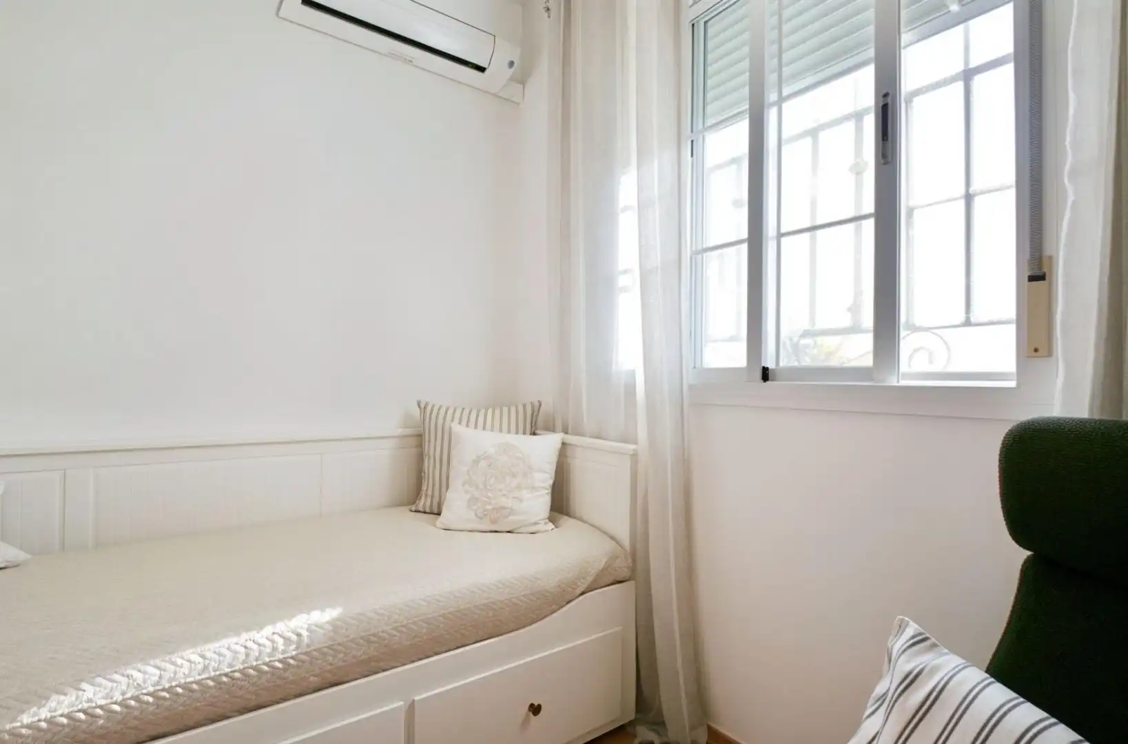 Habitación de Casa adosada en venta en Níjar con Aire acondicionado, Calefacción y Jardín privado