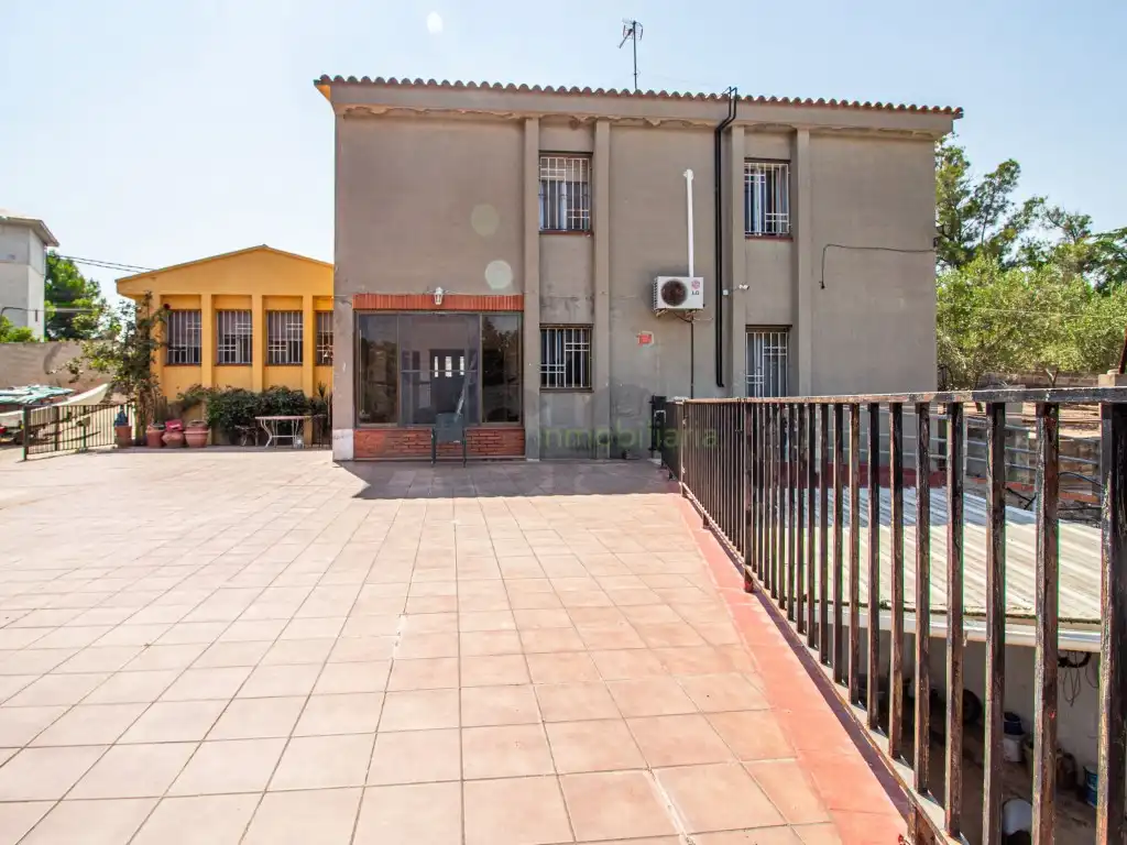 Vista exterior de Casa o chalet en venta en Alginet con Jardín privado, Terraza y Piscina