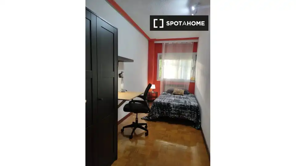 Bedroom of Flat for share in Alcalá de Henares  with Air Conditioner, Heating and Furnished