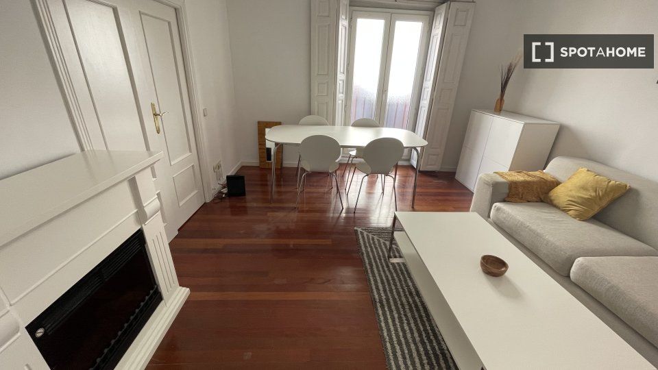 Menjador de Pis de lloguer en  Madrid Capital amb Aire condicionat, Calefacció i Moblat